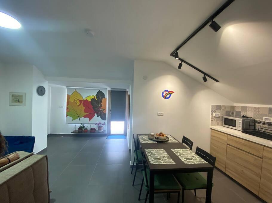 Ferienwohnung קומותיים ברמה Sha'al Exterior foto